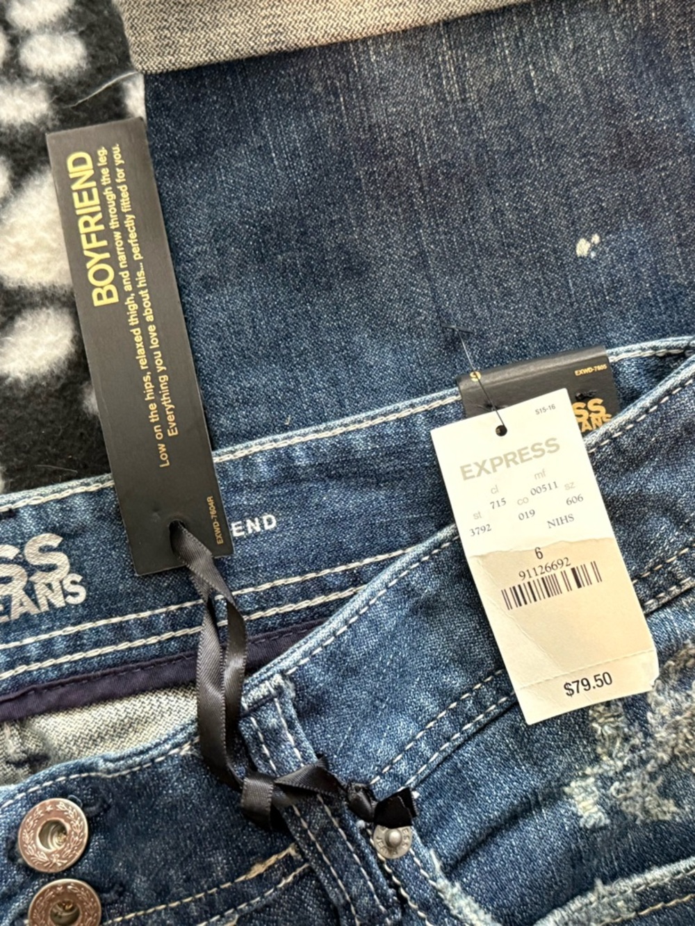 Express Boyfriend Jeans Size 6 Distressed Bleach Splatter Denim NWT - Picture 6 of 6